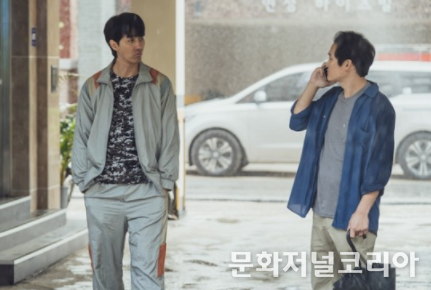영화 '싱크홀', 극과 극 케미 스틸 공개